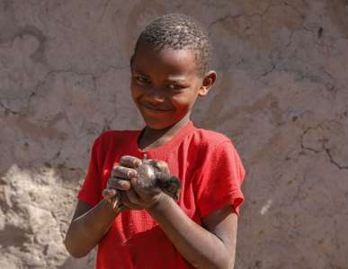 Junge in Kenia