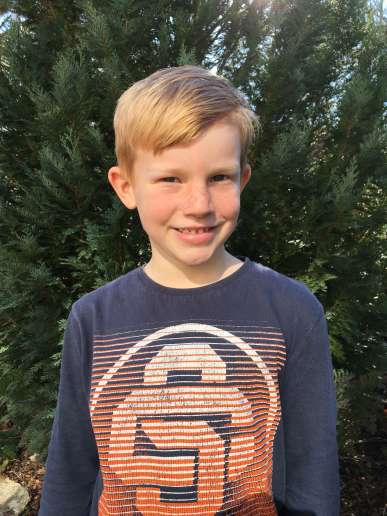 Der 8-jährige Linus baut gerne Baumhütten.
